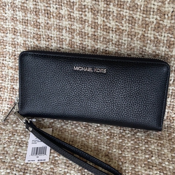 Michael Kors Jet Set Travel Large Travel CONTINENTAL Wristlet-Wallet - Picture 3 of 16